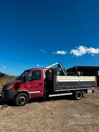 Iveco daily patente c. 60 c18 con gru