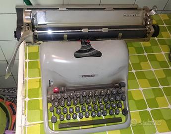 macchina da scrivere Olivetti