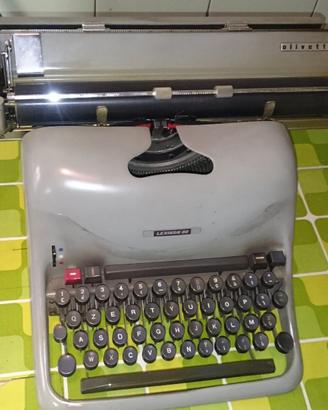 macchina da scrivere Olivetti