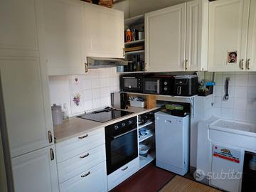 Cucina IKEA  con di elettrodomestici per trasloco