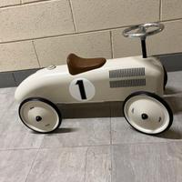 Macchinina cavalcabile Vilac