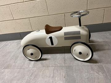 Macchinina cavalcabile Vilac