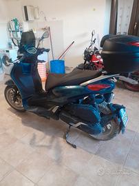 scouter piaggio beverly 400