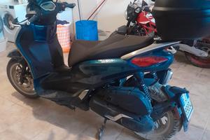 scouter piaggio beverly 400