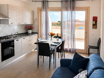 Trilocale con Terrazza e Parcheggio a La Caletta