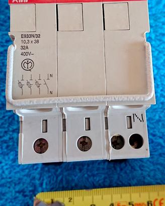 ABB E933N/32 sezionatore portafusibile