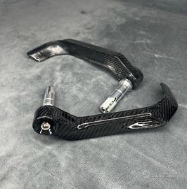 Paraleva moto in carbonio