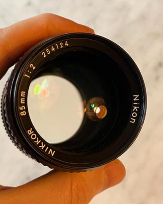 Nikon 85mm F2