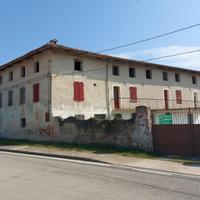 AMPIO RUSTICO CON TERRENO DI 3.000 MQ