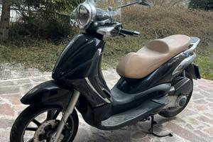 Piaggio Beverly 300 Tourer