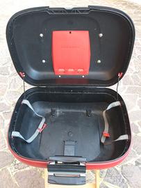 Bauletto posteriore GIVI  X moto con porta pacchi.