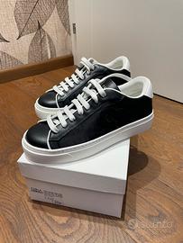 Sneakers Furla nere e bianche