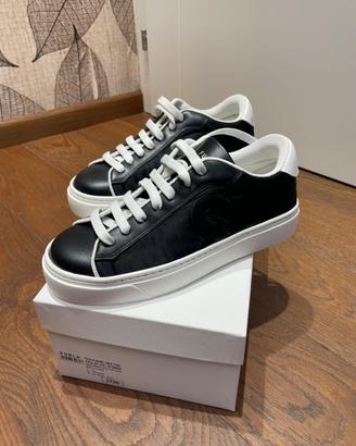 Sneakers Furla nere e bianche