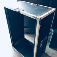 Vari portarack usati in legno e in ferro