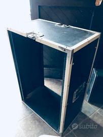 Vari portarack usati in legno e in ferro