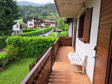 Appartamento 6 posti con doppi servizi e giardino