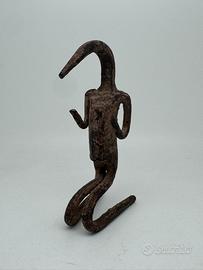 Figura rituale africana in ferro attribuita Dogon
