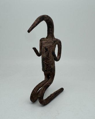 Figura rituale africana in ferro attribuita Dogon