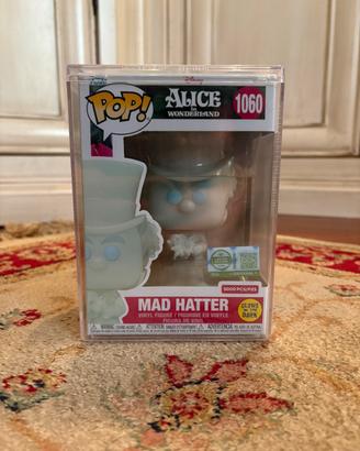 Funko Pop! Mad Hatter (Glow) con Pop! Protector