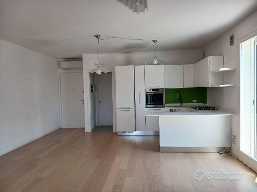 Appartamento di 106 m² con 4 locali e box auto a F - Vista 2