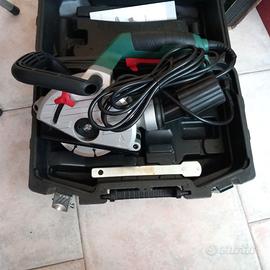 FRESATRICE PER SCANALATURE