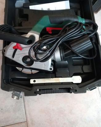 FRESATRICE PER SCANALATURE