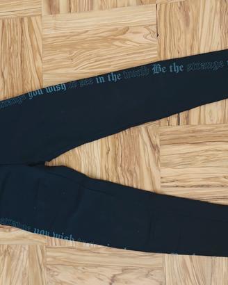 pantaloni leggins comodi neri con scritta laterale