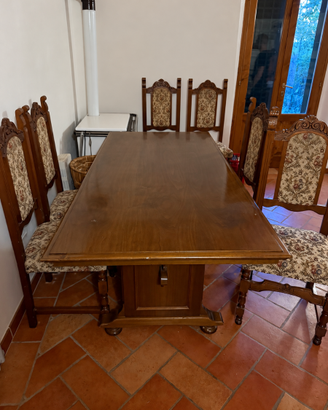 Tavolo d’epoca con 6 sedie coordinate – restaurare