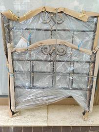 Letto in ferro con rete a doghe 