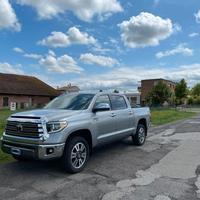 TOYOTA TUNDRA 5700 V8 4X4