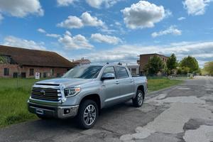 TOYOTA TUNDRA 5700 V8 4X4