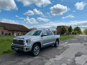 TOYOTA TUNDRA 5700 V8 4X4