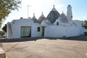 Trulli e lamie a Cisternino + uliveto
