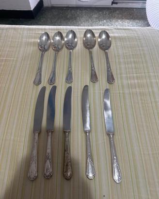 Cucchiai e coltello in argento da 1000