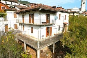 CASA STORICA nelle Alpi Liguri con AMPIO GIARDINO