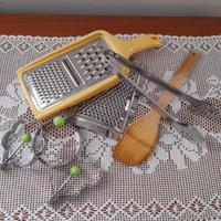 Set cucina nuovo: stampini, grattugie, pinza, mest