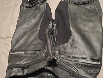 pantaloni moto in pelle dainese