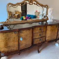 Mobile in radica di noce in stile chippendale