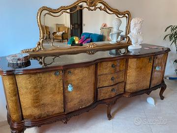 Mobile in radica di noce in stile chippendale