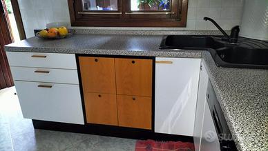 Cucina completa di elettrodomestici