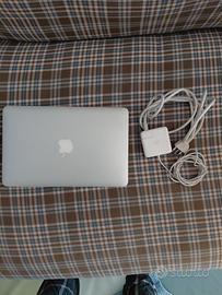 MacBook Air 11" con caricabatterie