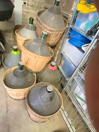 N. 8 damigiane in vetro da 54 lt