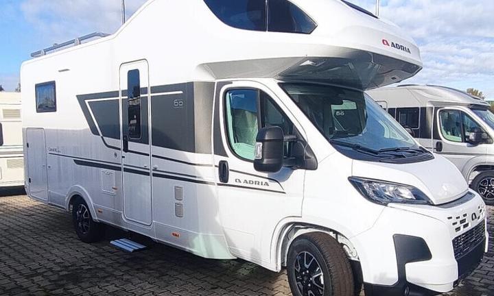 Adria Coral XL 660 SL 60Y Mansardato