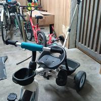Triciclo con manubrio genitori