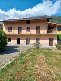 Abitazione soleggiata con ampio prato e pozzo