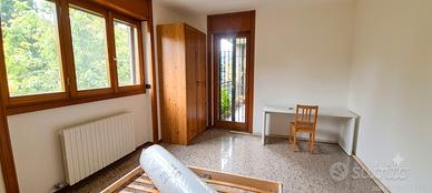 Stanza con terrazzo privato