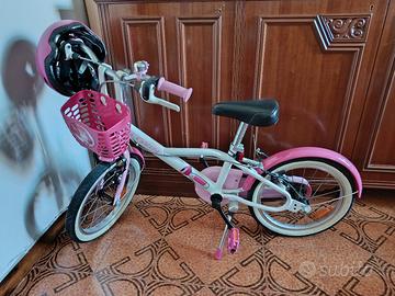 Bicicletta con casco