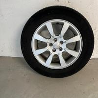 Cerchi in lega 16” e gomme Michelin