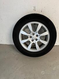 Cerchi in lega 16” e gomme Michelin