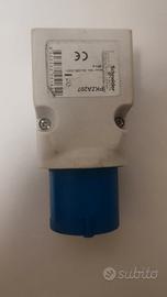 Adattatore Industriale CEE Schneider Electric PKZA